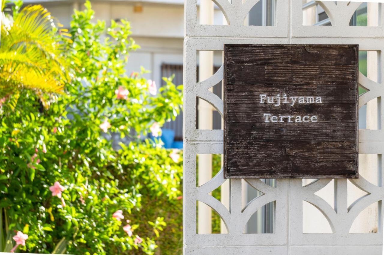 Fujiyama Terrace: Beachside Family Retreat With Bbq & Theater Yomitan